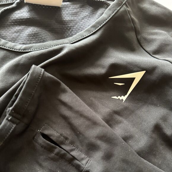 Gymshark Women's Black Crop Top Long Sleeve Gym Athletic‎ Performance Shirt XS - Picture 3 of 4